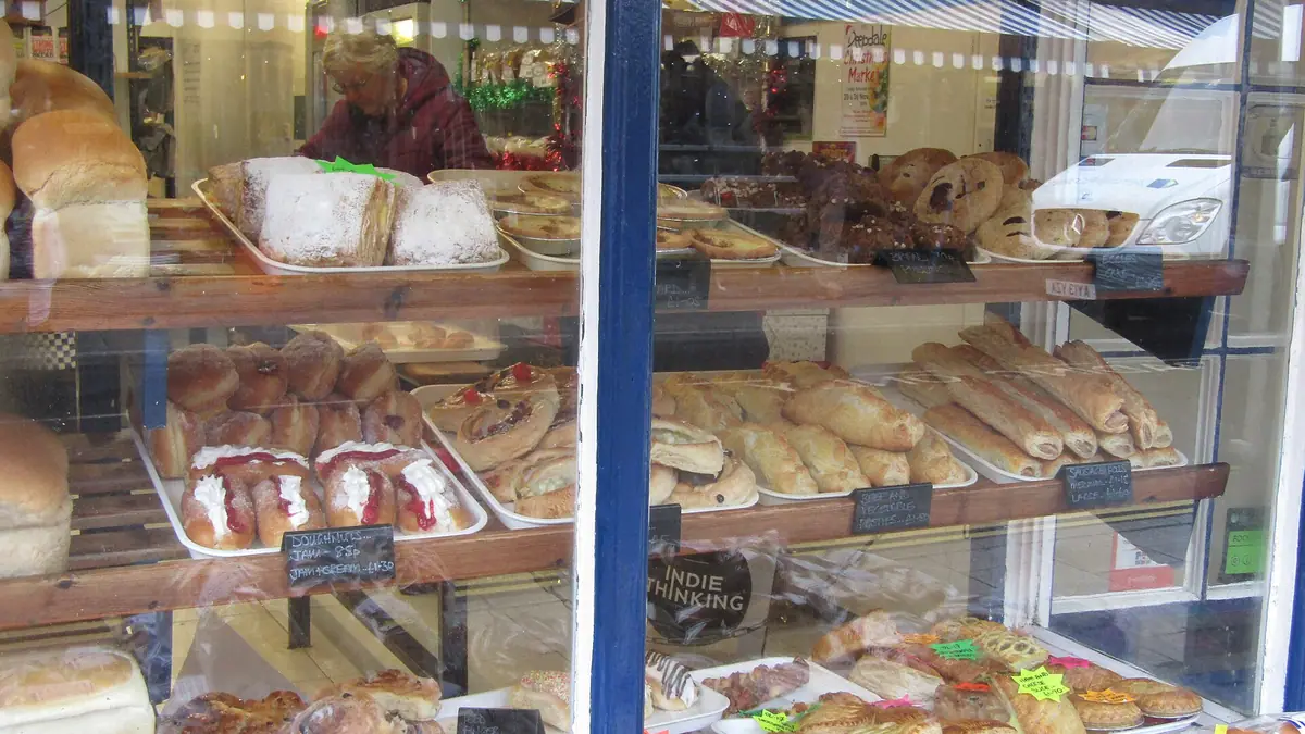 Warrens Bakery – bakery in Threemilestone, Truro